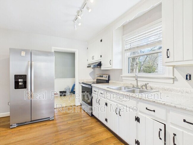 Building Photo - 2306 Kent St