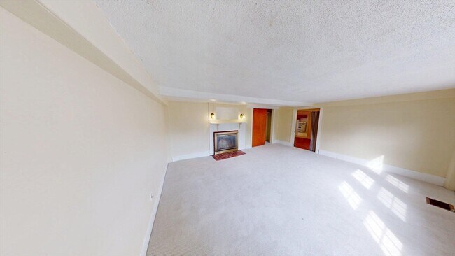 Building Photo - 286 Andover Rd