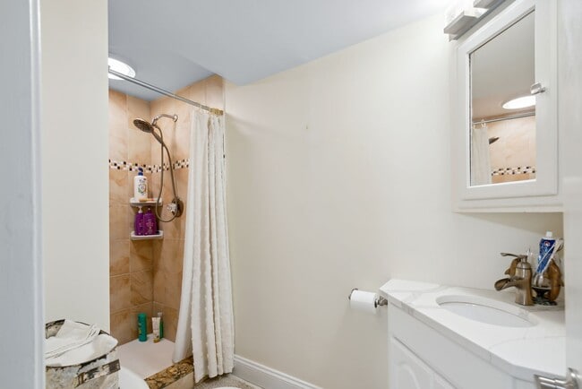 Building Photo - Totally update and impeccably maintained 4...
