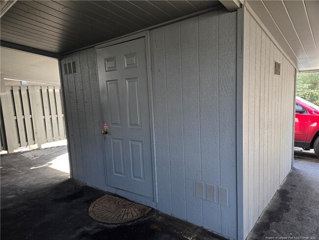 Building Photo - 185 Cranes Cove