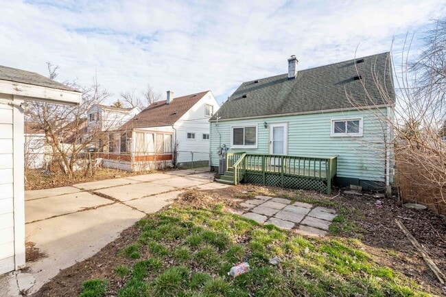 Building Photo - 14921 Myola Ave