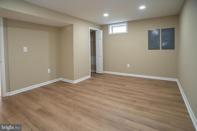 Building Photo - 20 Aster Ln