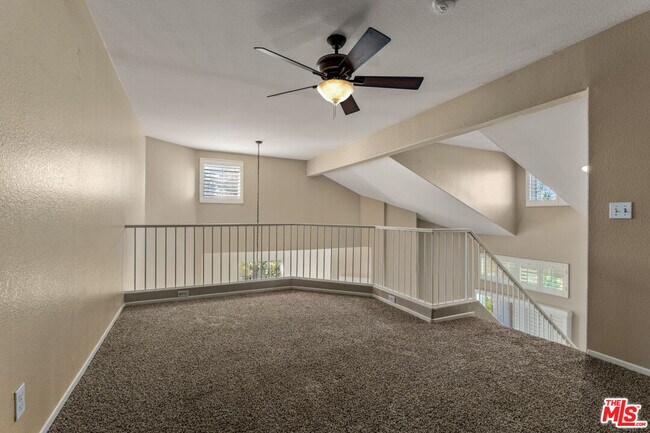 Building Photo - 1010 S Farralon Ln