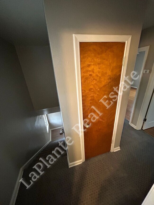 Building Photo - 1421 N Ravine Pkwy