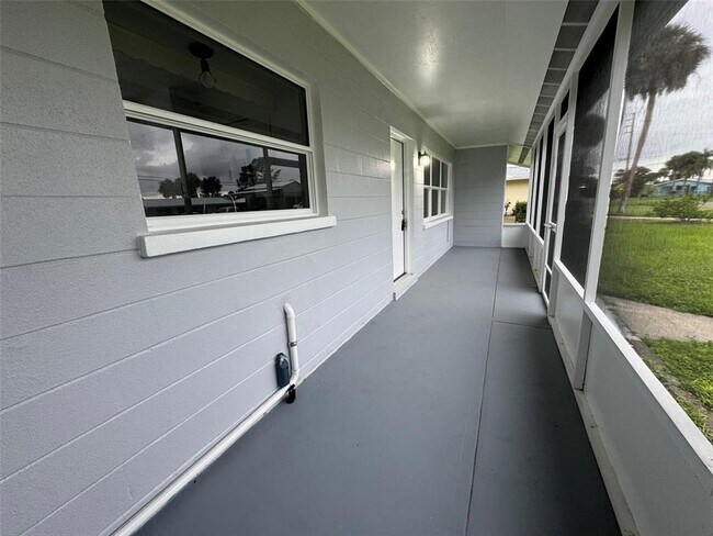 Building Photo - 116 Myakka Dr