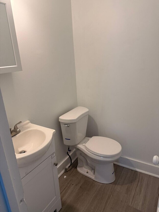 Building Photo - 10817 Hull Ave