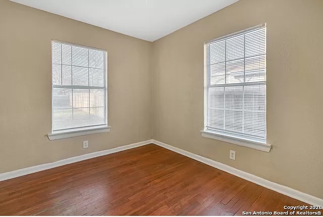 Building Photo - 215 Legion Dr W