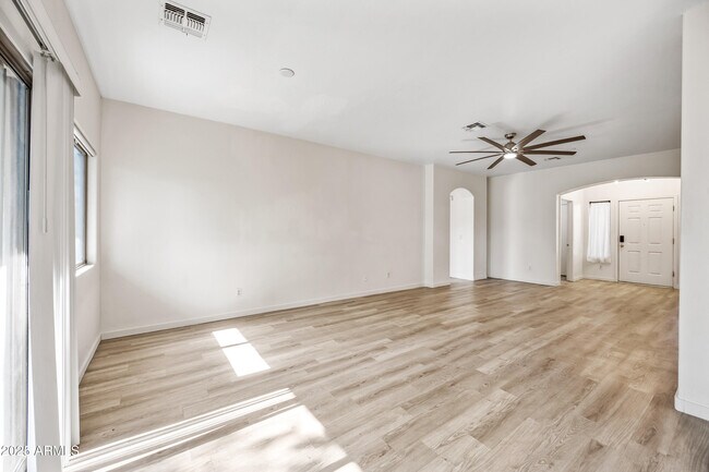Building Photo - 1704 S 79th Glen
