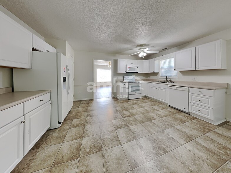 Building Photo - 1703 Hunterwoods Dr