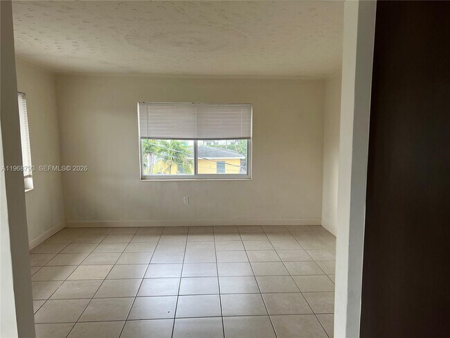 Building Photo - 890 NW 22nd Ct