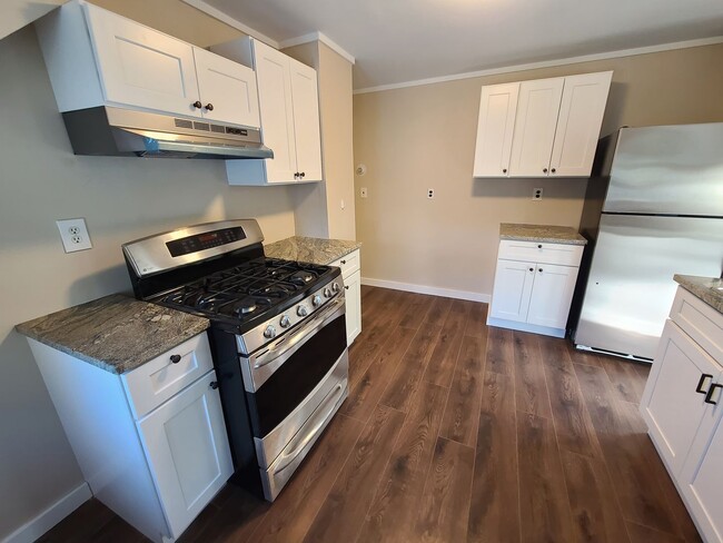 Building Photo - 9 Stanley Ave