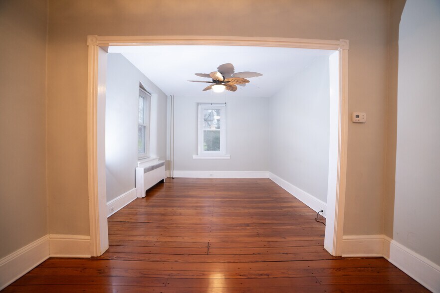 Building Photo - 876 Main St