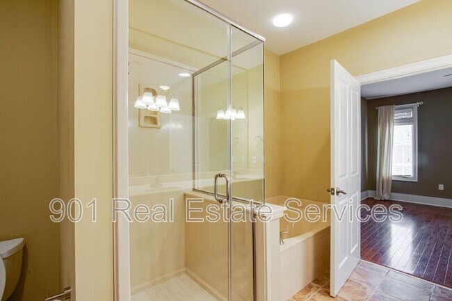 Building Photo - 614 Tennessee St