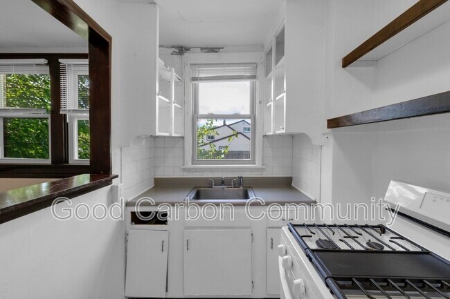 Building Photo - 137 Sanders Rd