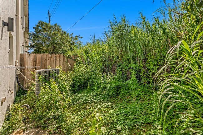 Building Photo - 1530 SE 31st Ct