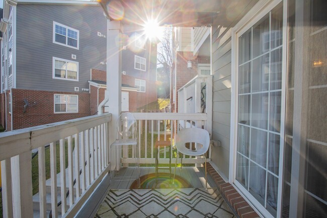 Building Photo - Lovely 2 BR/1 BA Condo in Marshall Heights!