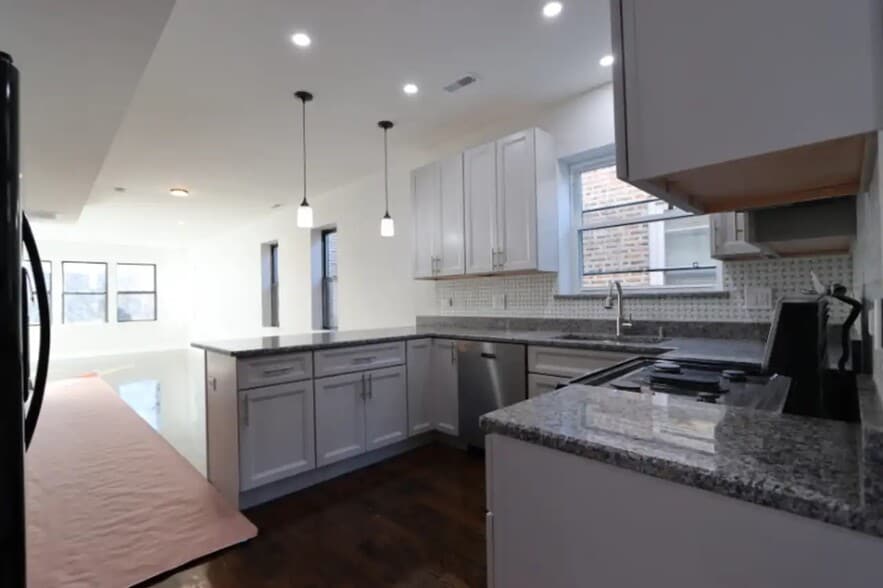 Building Photo - 3120 W Eastwood Ave