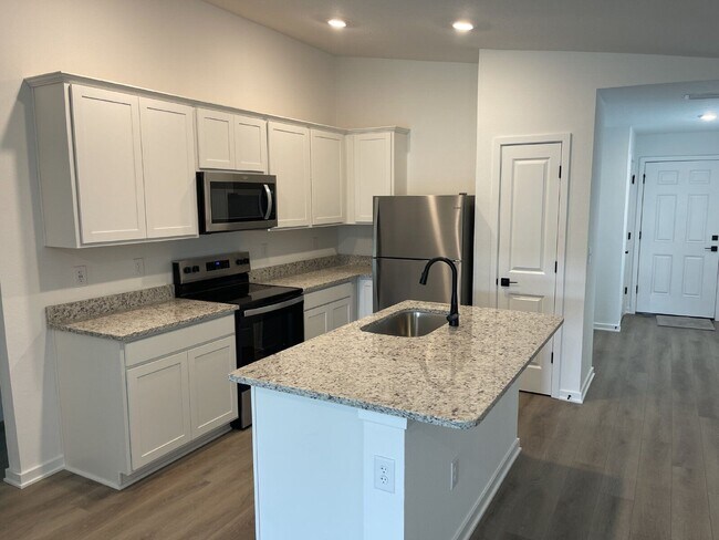 Building Photo - 5665 Deep River Ave