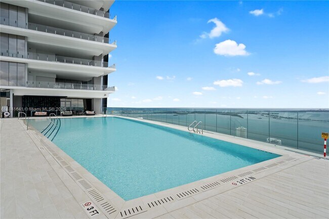 Building Photo - 300 Biscayne Blvd Way
