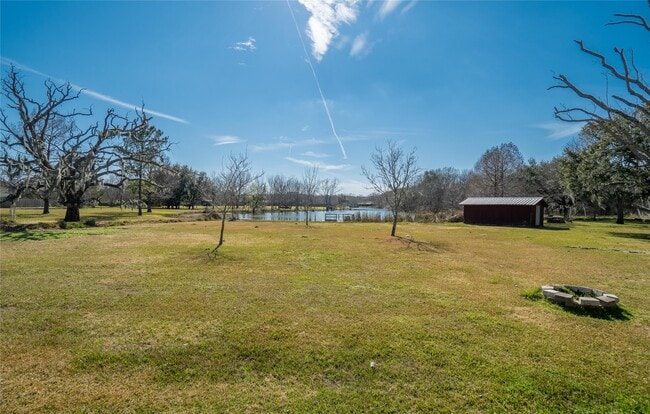 Building Photo - 140 Lakewood Dr