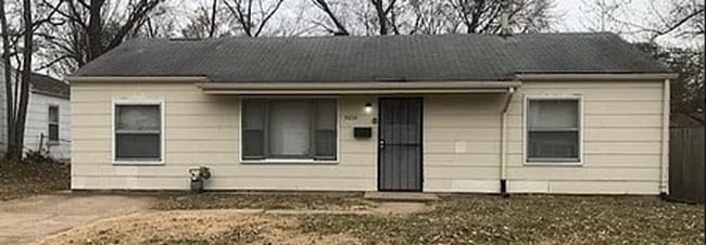 Building Photo - Recently Renovated Three Bedroom Coming Av...