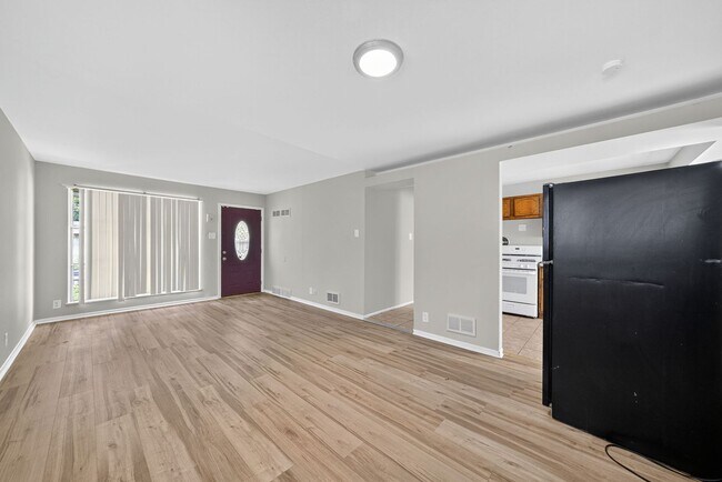 Building Photo - 10772 Spring Garden Dr