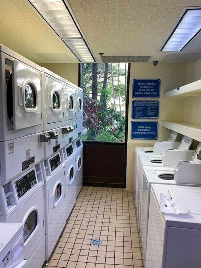 Building Photo - Available now: A studio 1 bath at Liliuokalani Gardens