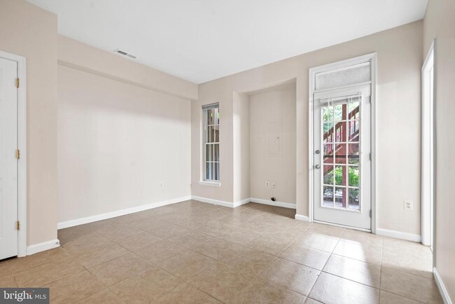 Building Photo - 3824 Elbert Ave