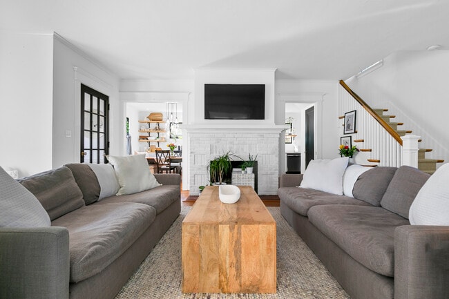 Building Photo - 37 Harmon St