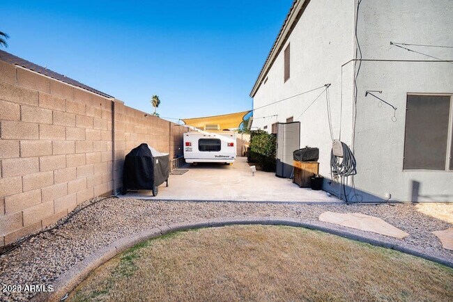 Building Photo - 3051 E Millbrae Ln