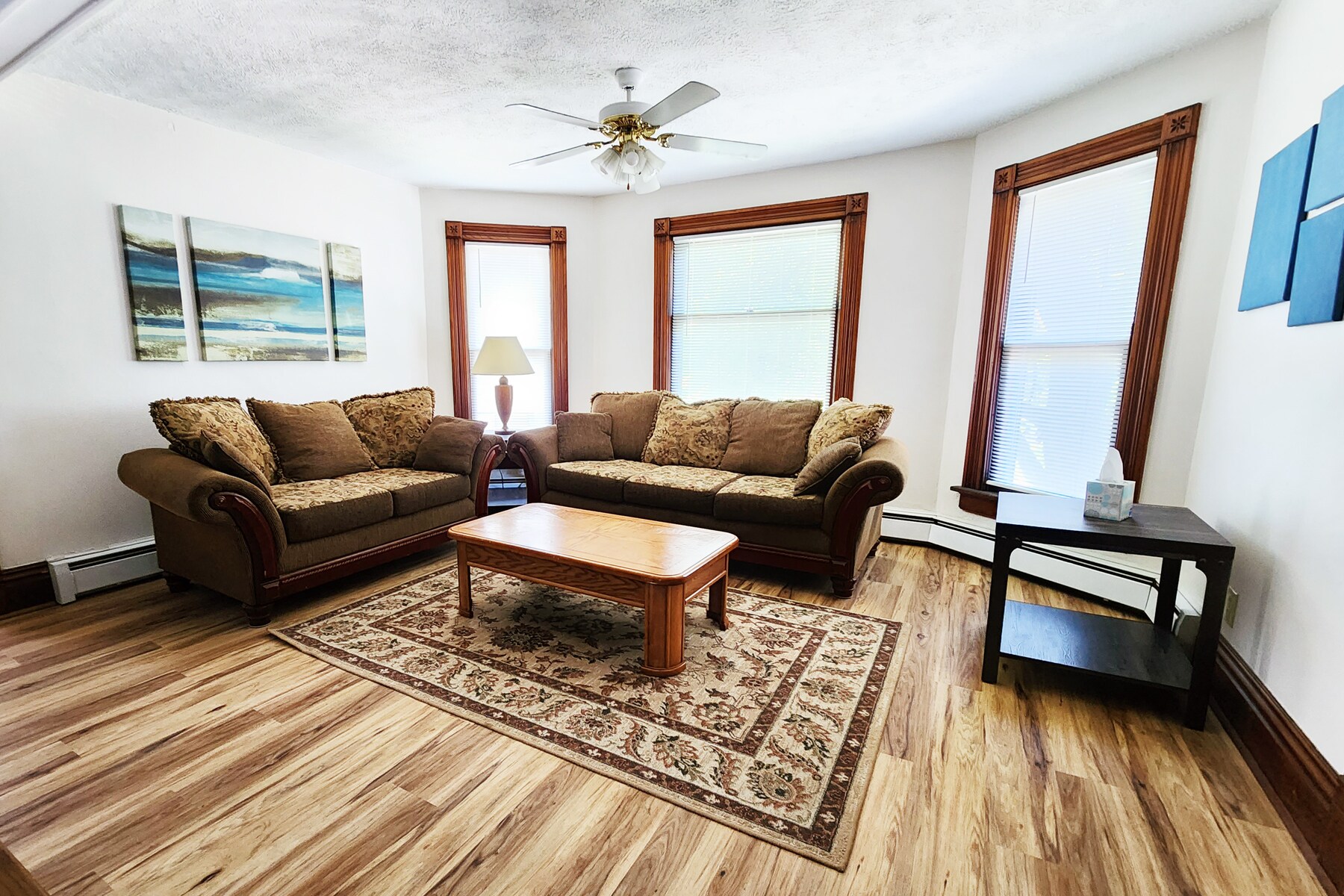 Large, fully furnished livingroom - 2706-2 Buffalo Rd