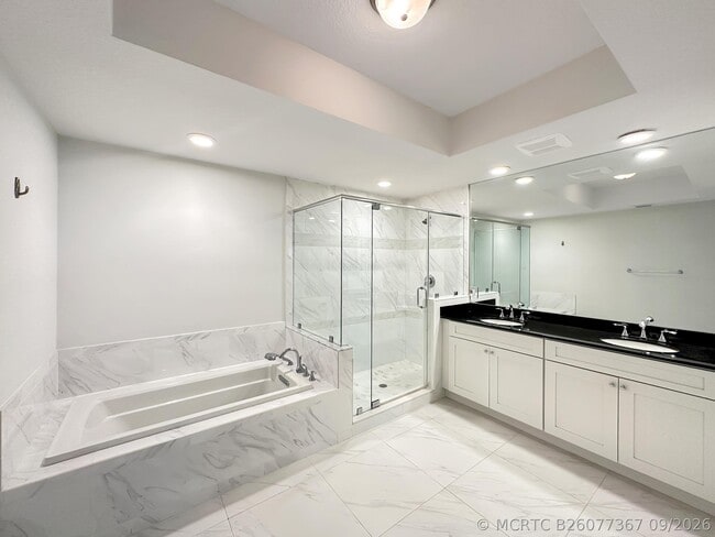 Building Photo - 312 Bay Colony Dr N