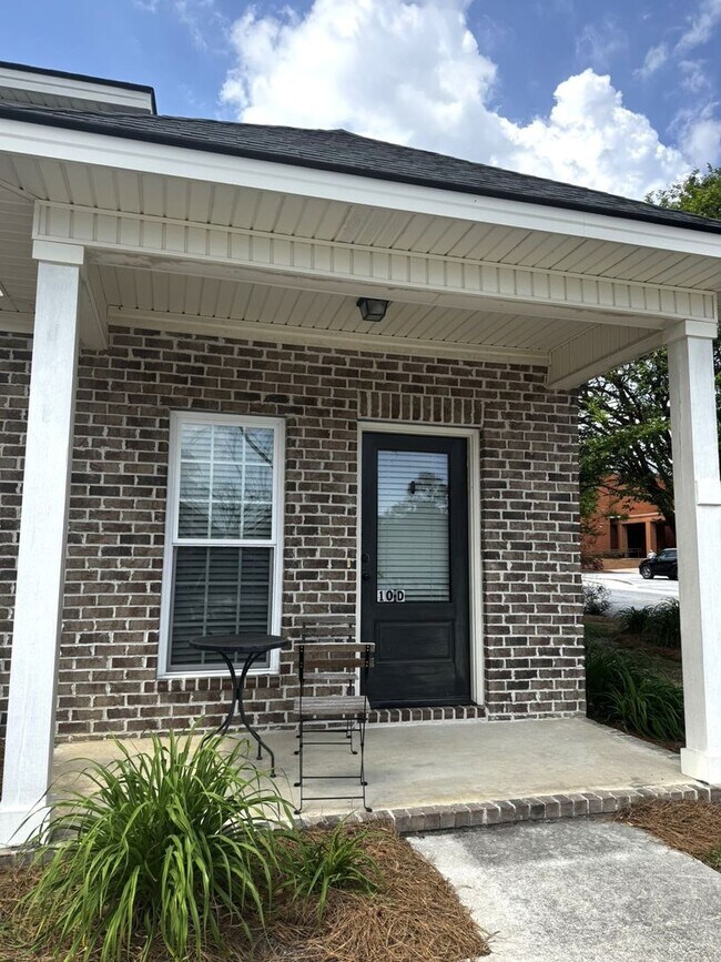 Building Photo - 10 E Grady St