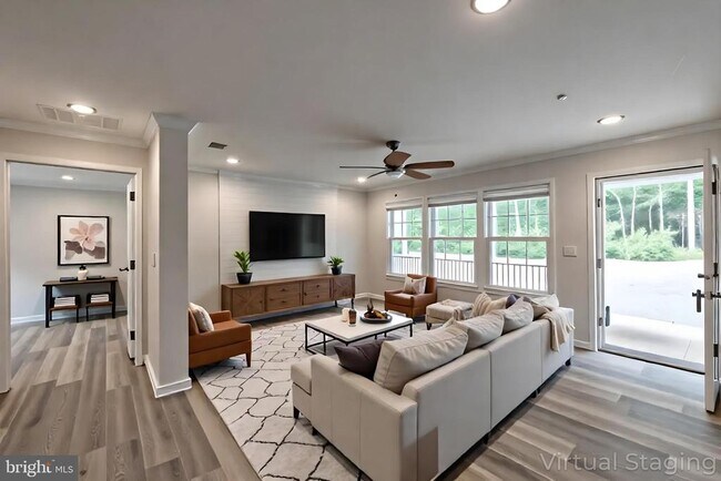 Building Photo - 307 Larkspur Rd