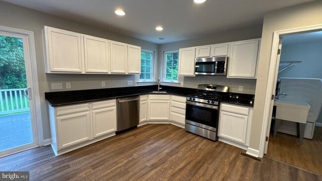 Building Photo - 6026 Trotter Rd