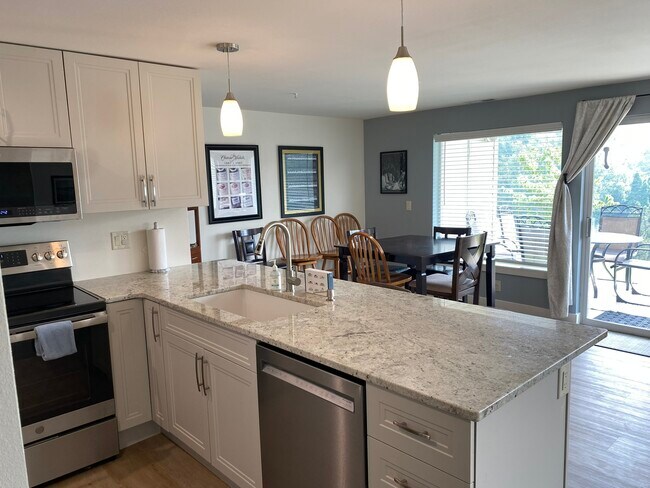 Building Photo - 808 WA-150