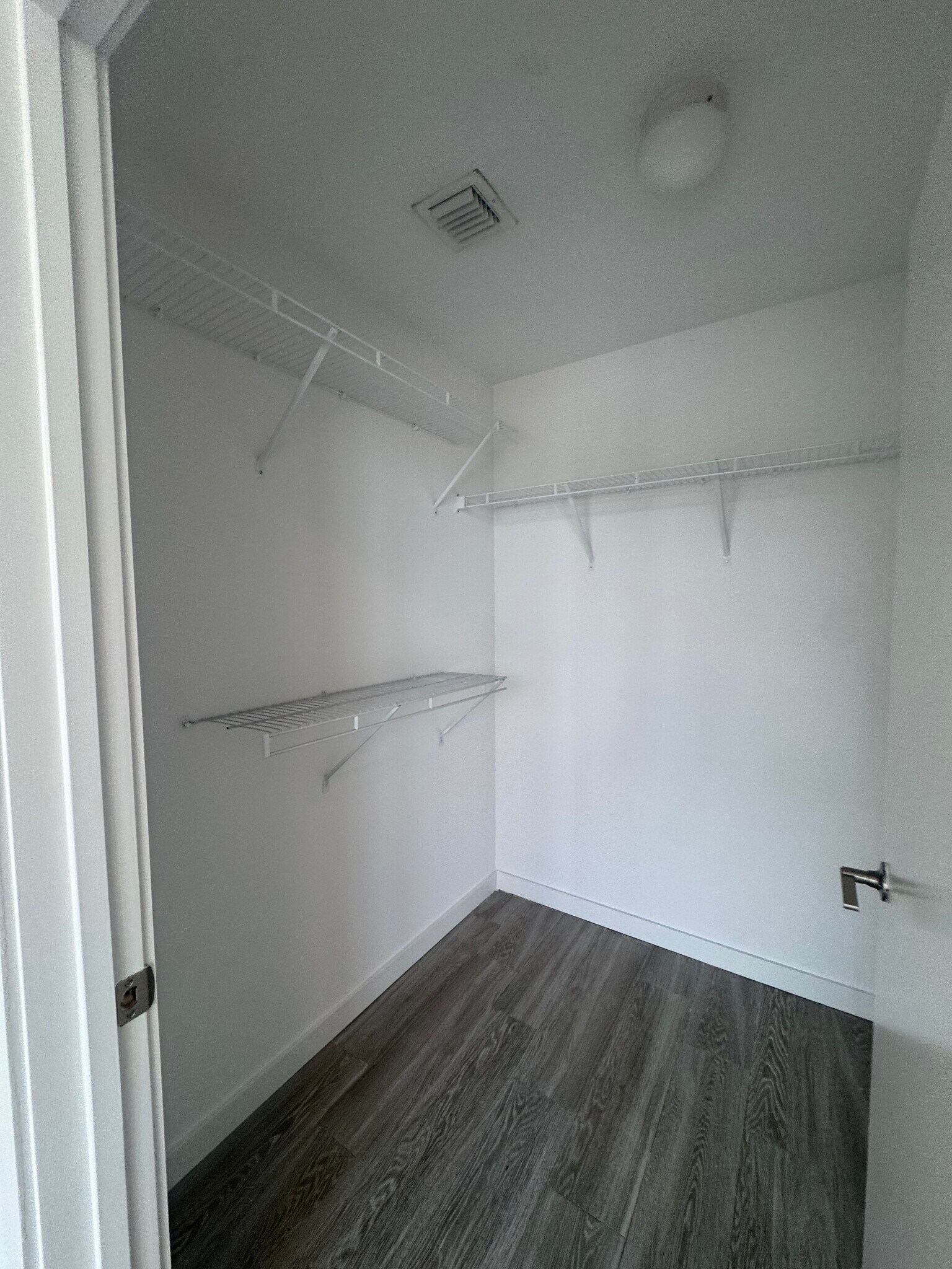 Building Photo - 420 NW 25th Ct