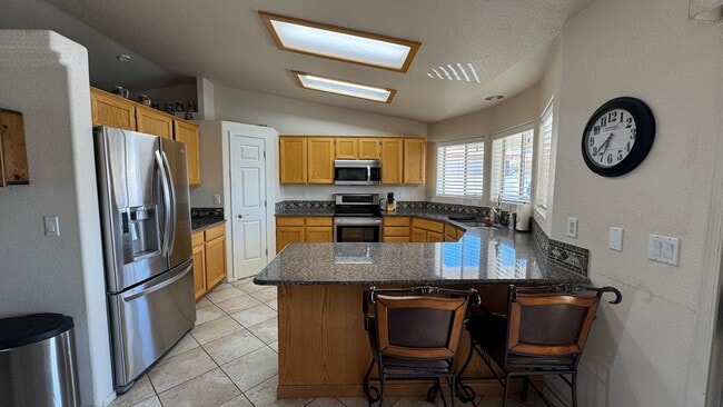 Building Photo - Furnished Pool Home Rental!!