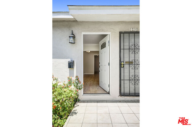 Building Photo - 1720 N Ave 45