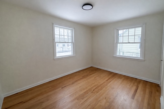 Building Photo - Updated 3BR Home with Garage and Fenced Yard