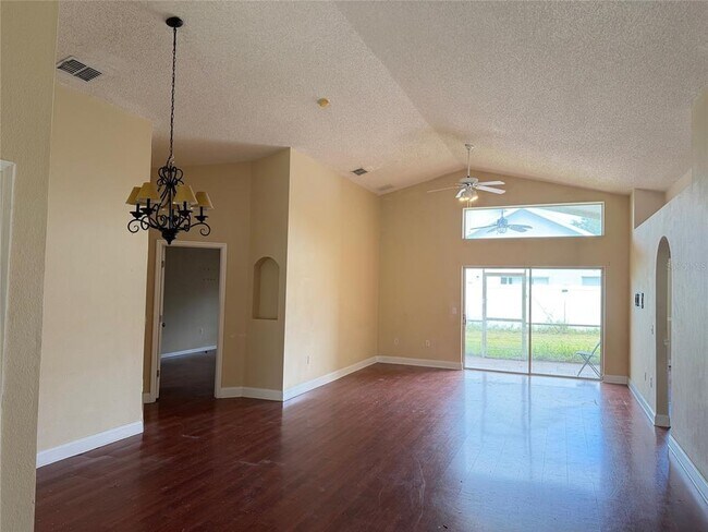 Building Photo - 2509 Balmoral Dr