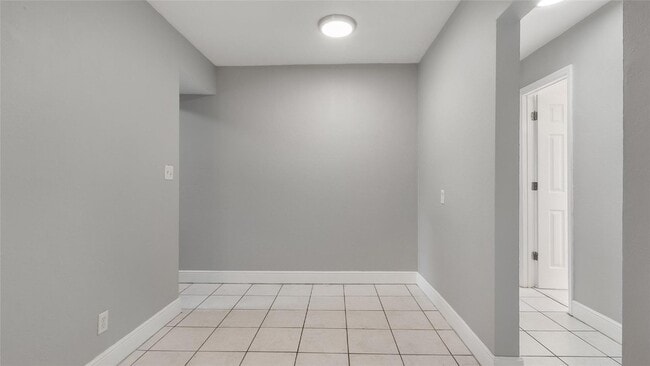 Building Photo - 626 SW 14th Ave