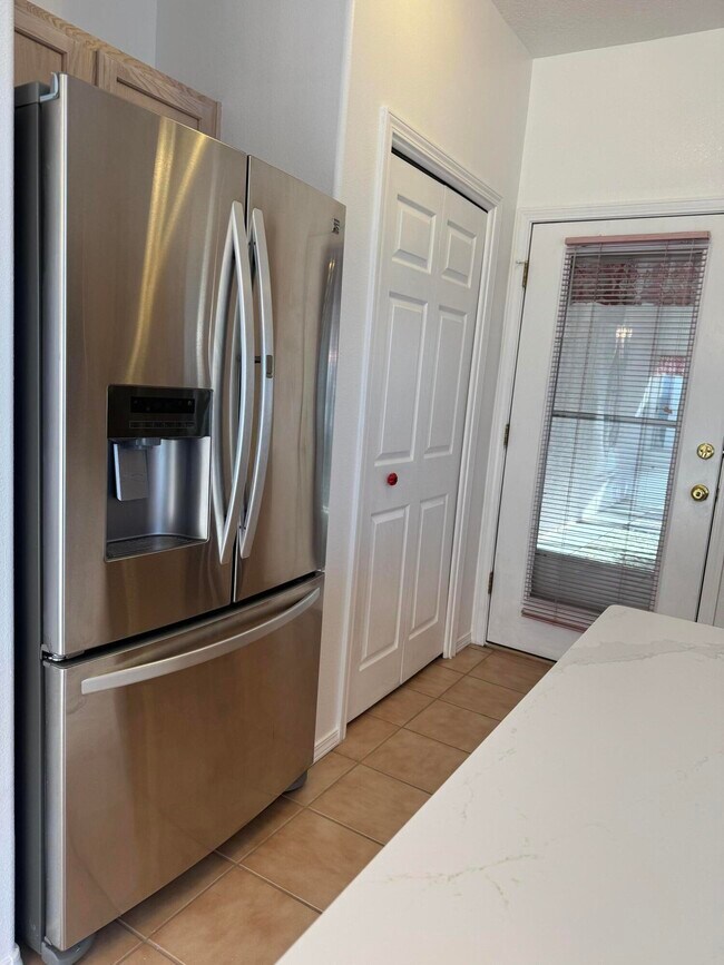 Building Photo - 9700 Lagrima De Oro Rd NE