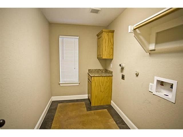 Building Photo - 1303 Halcyon Pl