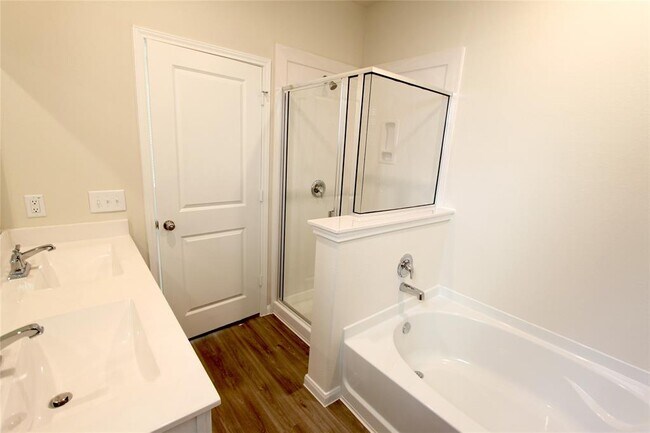 Building Photo - 6423 Lakeview Haven Dr