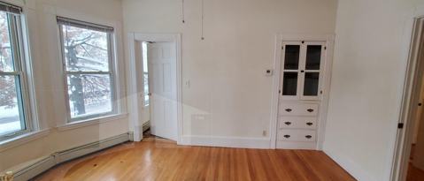 Building Photo - 154 Elm St