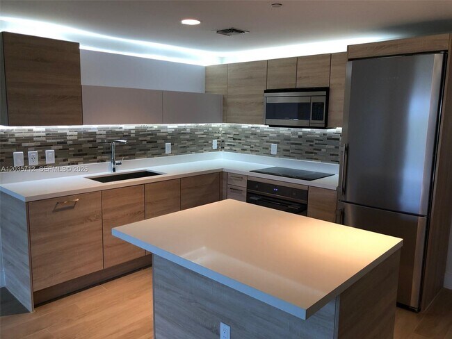 Building Photo - 16385 Biscayne Blvd