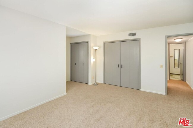 Building Photo - 6216 Paseo Cyn Dr