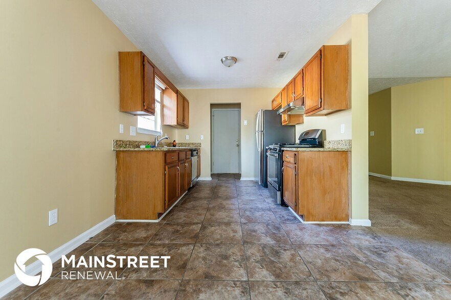 Building Photo - 6805 Silver Maple Dr