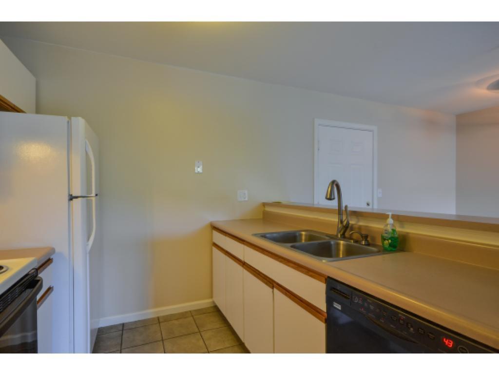 Kitchen - 372 Hildred Dr